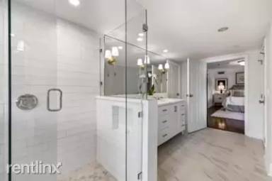 Main picture of Crestpark Condos