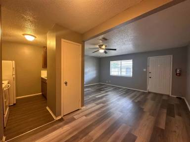 Main picture of 2703 Southside Dr