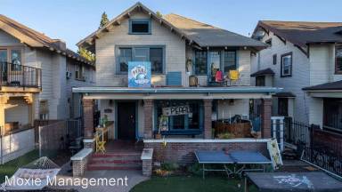 Main picture of 1122 W 30th St