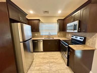 Main picture of 2719 W State St