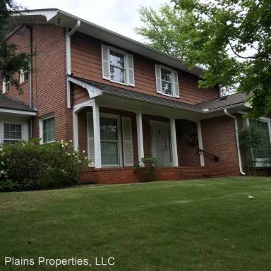 Main picture of 505 Cary Dr