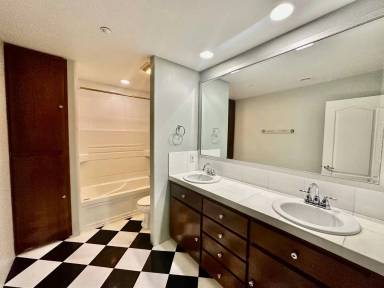 Main picture of 4638 Park Blvd