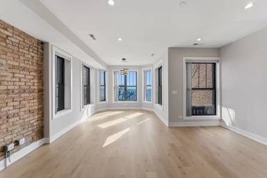Main picture of 7516 N Eastlake Ter