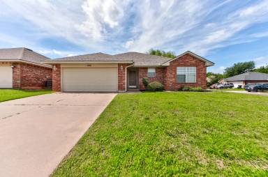 Main picture of 613 Cavecreek St