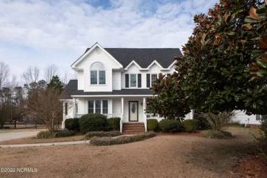 Main picture of 2560 Graham St