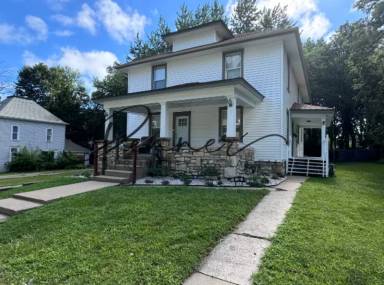 Main picture of 133 S Lincoln St