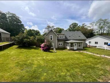 Main picture of 10 Cedar St