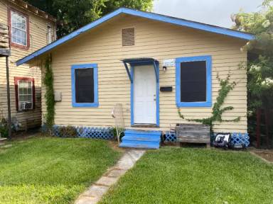 Main picture of 411 Gordon St