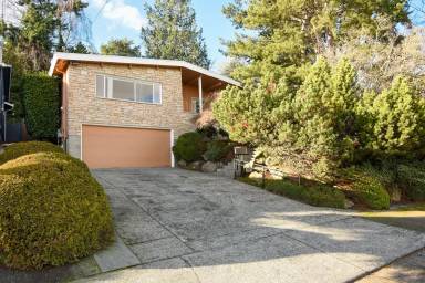 Main picture of 2921 25th Ave W