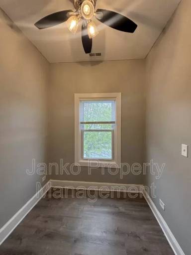 Main picture of 1355 E 76th St