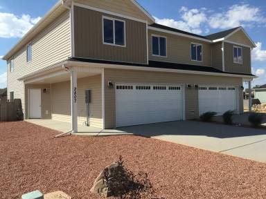Main picture of 2807 N Clark Pkwy