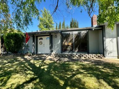 Main picture of 8360 Streng Ave