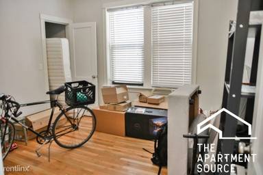Main picture of 3137 W Wellington Ave