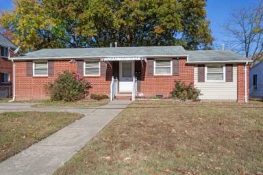 Main picture of 1409 Seward Dr