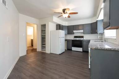 Main picture of 1700 N Harvard Ave