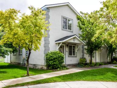 Main picture of 104 Penhurst Pl