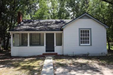 Main picture of 605 E Moore St