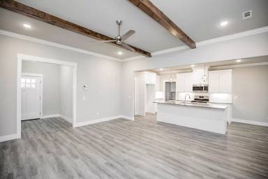 Main picture of 1824 Seay Cir