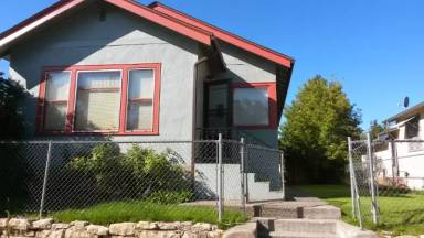 Main picture of 210 S E St