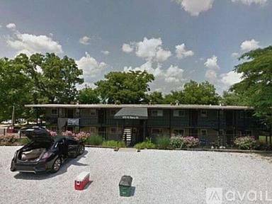 Main picture of 970 W Berry St