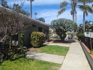 Main picture of 2165 Grand Ave