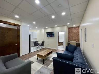 Main picture of 474 Broadway