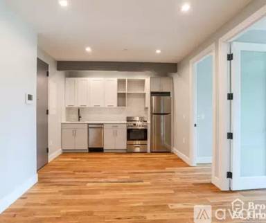 Main picture of 14 Woodward Ave