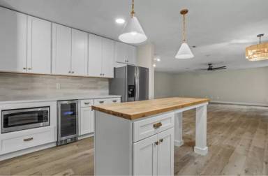 Main picture of 371 Lakeview Blvd