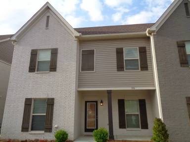 Main picture of 100 Robbins Cir