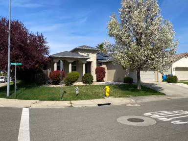 Main picture of 3475 Musgrave Ave