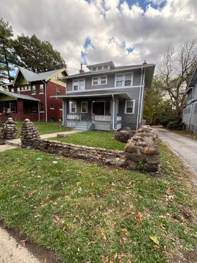 Main picture of 353 E Northwood Ave