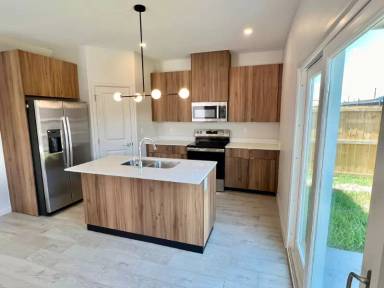 Main picture of 3500 Duke Ave
