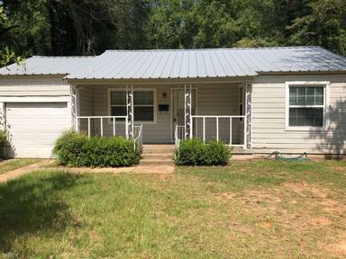 Main picture of 1706 Circle Dr