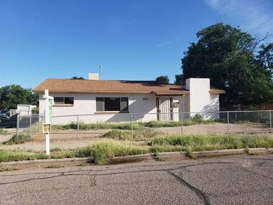 Main picture of 1540 Roberts Dr