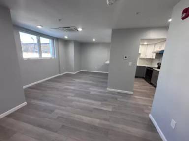 Main picture of 140 S Easton Rd