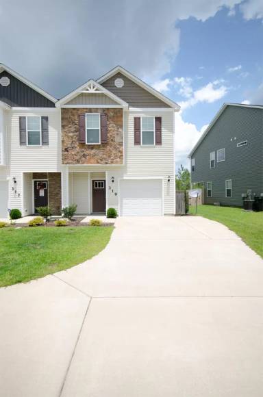 Main picture of 301 - 303 Frisco Way