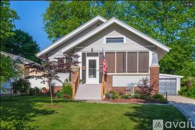 Main picture of 217 Woodland Ave