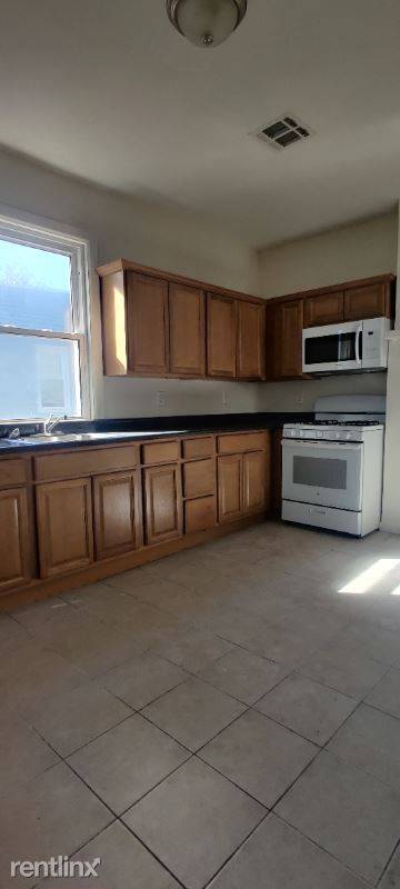 Main picture of 238 Ellis Ave