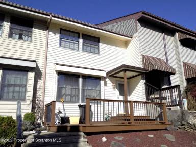 Main picture of 15 Hunts Ct