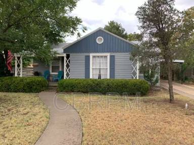 Main picture of 2401 26th St