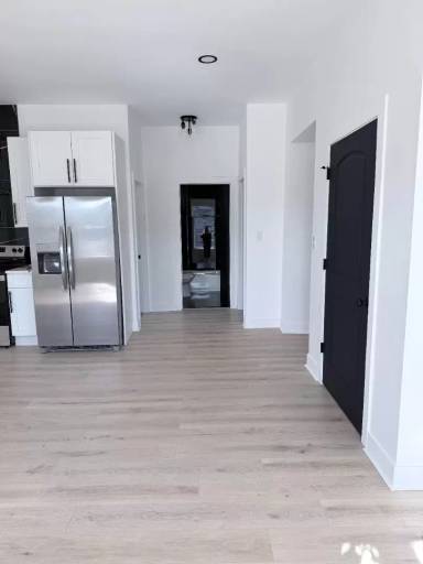 Main picture of 828 E Main St - 828