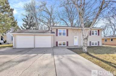 Main picture of 440 N Saint Bernard Dr