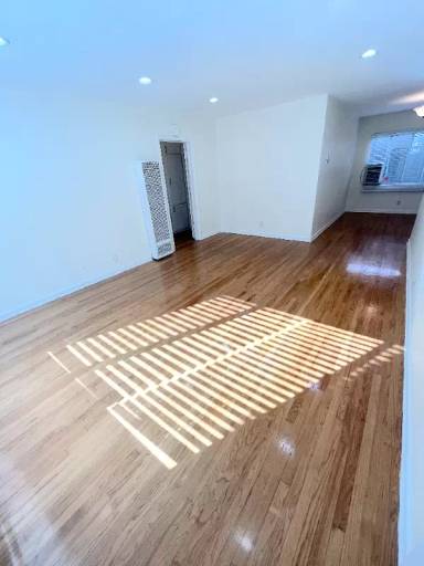 Main picture of 1415 N Harper Ave