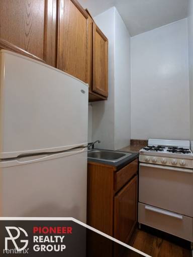 Main picture of 2827 N Burling Apartments