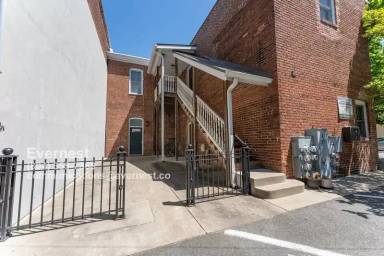 Main picture of 1301 W Main St