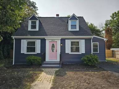 Main picture of 3907 E Chatham Dr