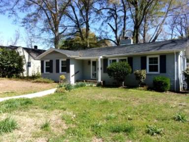 Main picture of 304 Oak Dr