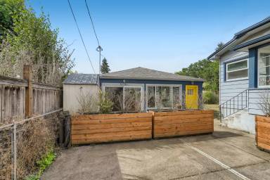 Main picture of 5226 SE Francis St