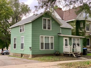 Main picture of 120 S 4th St