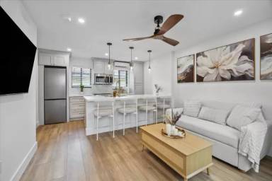 Main picture of 5844 Darling St